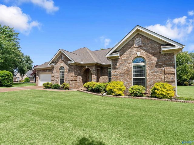 2206 Rockingham Lane SW, Decatur, AL 35603
