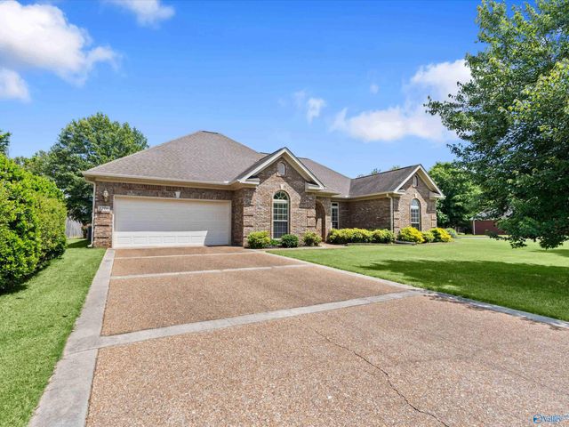 2206 Rockingham Lane SW, Decatur, AL 35603