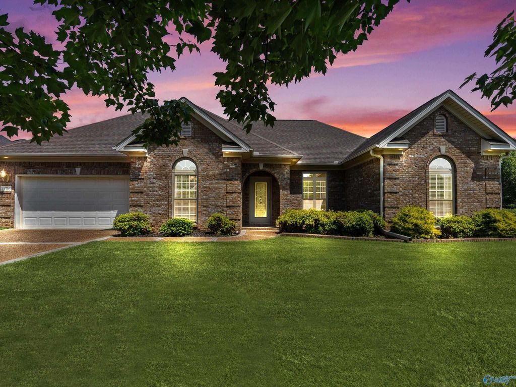 2206 Rockingham Lane SW, Decatur, AL 35603