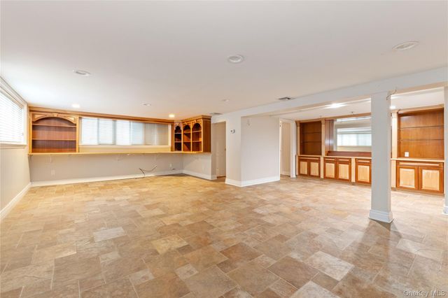655 Diane Place, North Woodmere, NY 11581