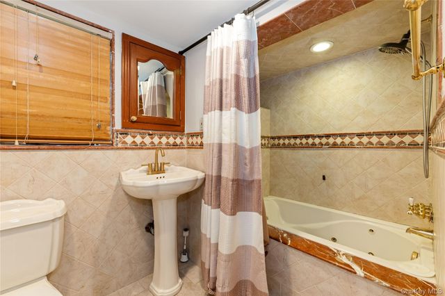 655 Diane Place, North Woodmere, NY 11581
