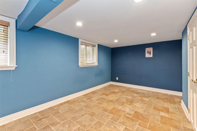 655 Diane Place, North Woodmere, NY 11581