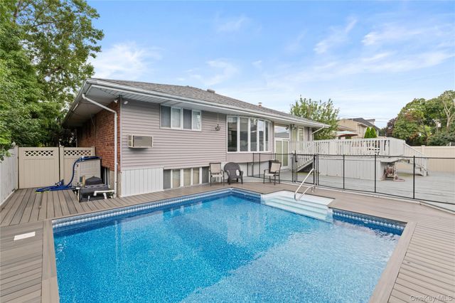 655 Diane Place, North Woodmere, NY 11581
