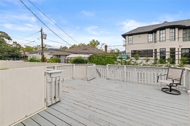 655 Diane Place, North Woodmere, NY 11581