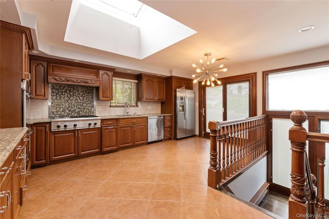 655 Diane Place, North Woodmere, NY 11581