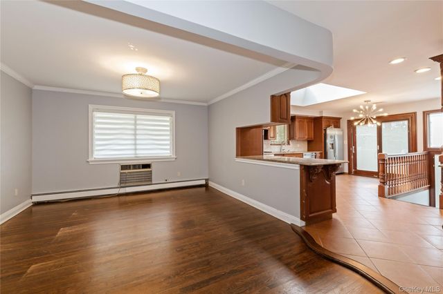 655 Diane Place, North Woodmere, NY 11581