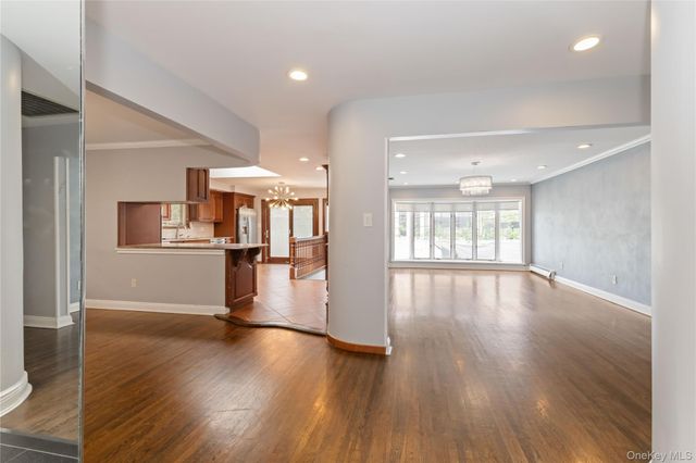 655 Diane Place, North Woodmere, NY 11581