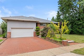 655 Diane Place, North Woodmere, NY 11581