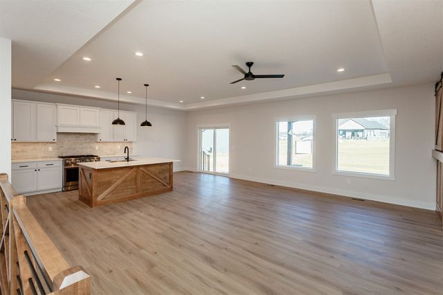 5766 Arbor Springs Drive, Pleasant Hill, IA 50327