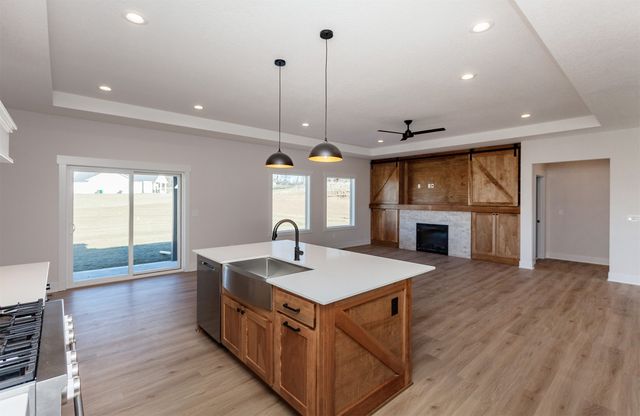 5766 Arbor Springs Drive, Pleasant Hill, IA 50327