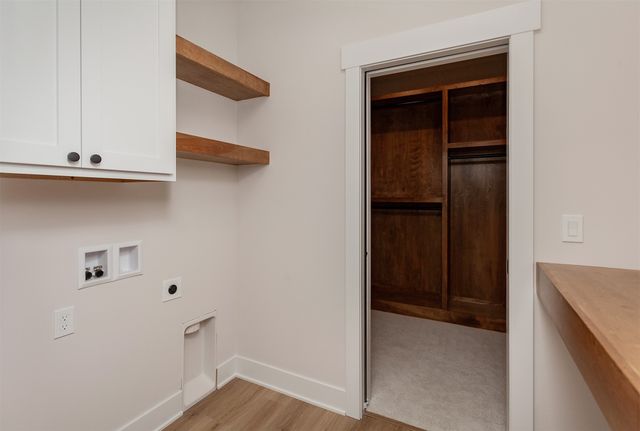 5766 Arbor Springs Drive, Pleasant Hill, IA 50327