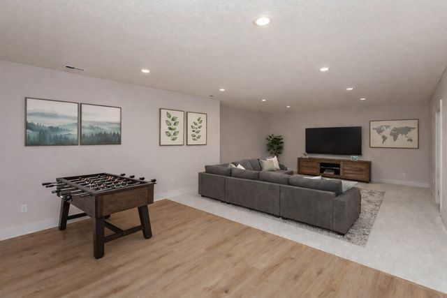 5766 Arbor Springs Drive, Pleasant Hill, IA 50327