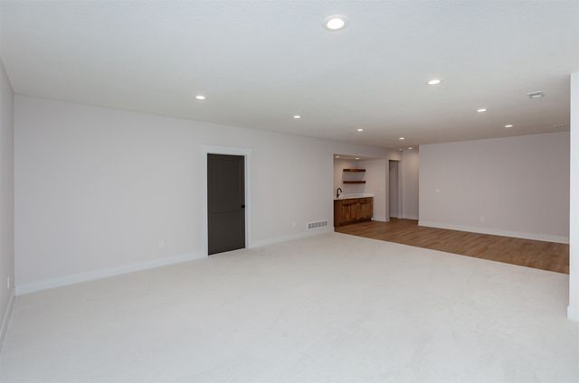 5766 Arbor Springs Drive, Pleasant Hill, IA 50327