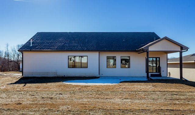 5766 Arbor Springs Drive, Pleasant Hill, IA 50327