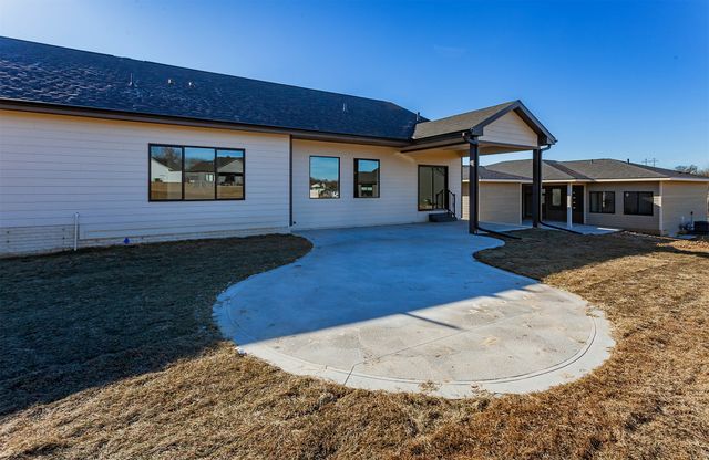 5766 Arbor Springs Drive, Pleasant Hill, IA 50327