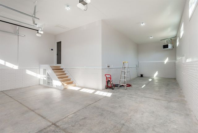 5766 Arbor Springs Drive, Pleasant Hill, IA 50327