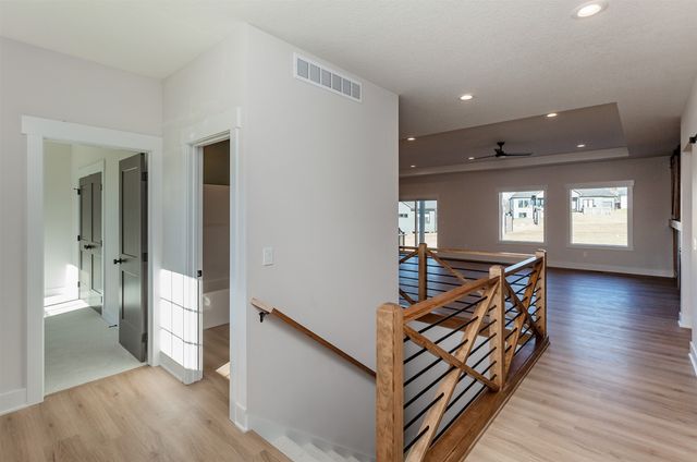 5766 Arbor Springs Drive, Pleasant Hill, IA 50327