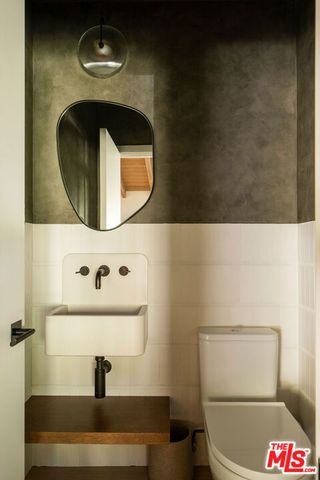 3546 Mandeville Canyon Road, Los Angeles, CA 90049