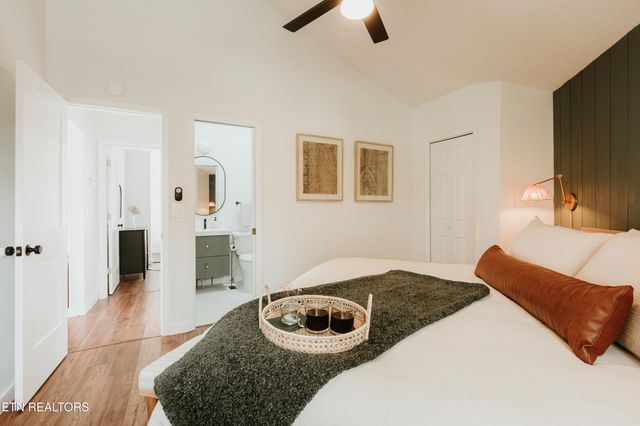 1052 E Foothills Drive, Gatlinburg, TN 37738