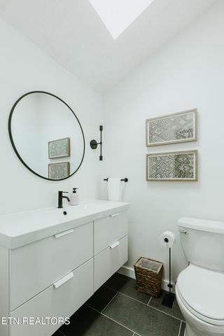 1052 E Foothills Drive, Gatlinburg, TN 37738