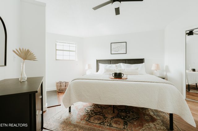 1052 E Foothills Drive, Gatlinburg, TN 37738