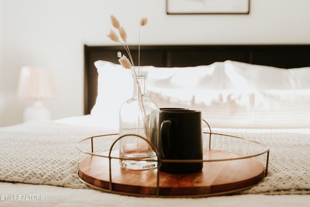 1052 E Foothills Drive, Gatlinburg, TN 37738