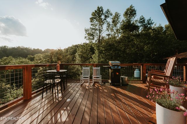 1052 E Foothills Drive, Gatlinburg, TN 37738