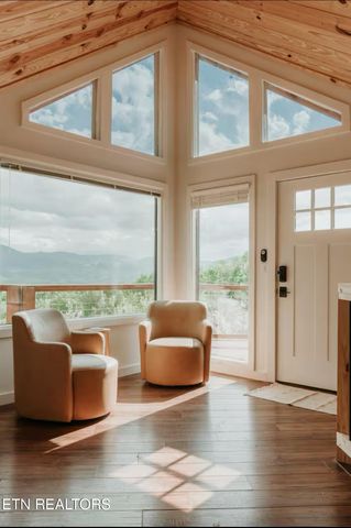 1052 E Foothills Drive, Gatlinburg, TN 37738