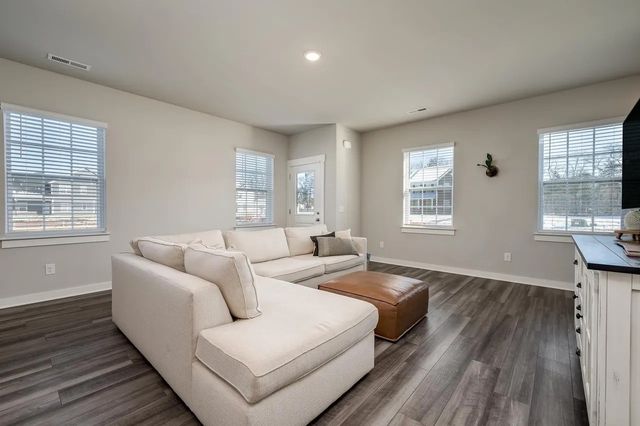 2214 Hospitality Ln, Murfreesboro, TN 37128