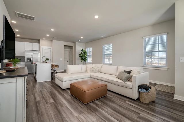 2214 Hospitality Ln, Murfreesboro, TN 37128