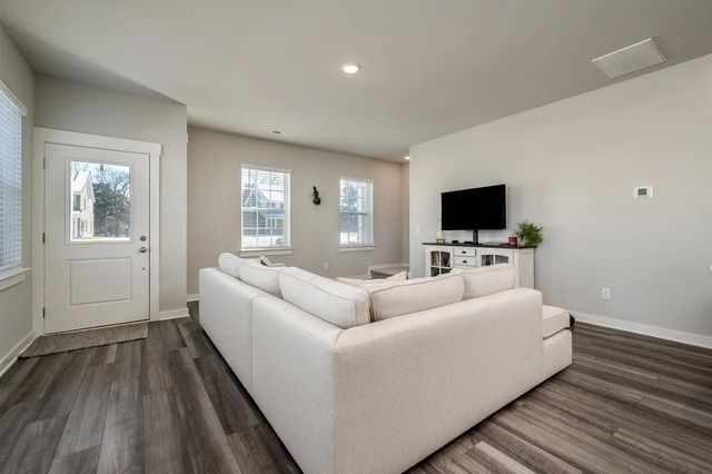 2214 Hospitality Ln, Murfreesboro, TN 37128