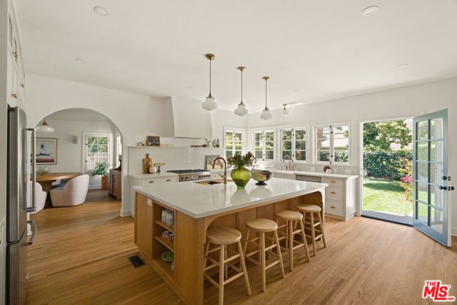 827 Lorraine Boulevard, Los Angeles, CA 90005