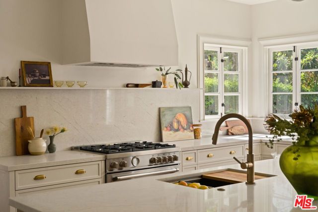 827 Lorraine Boulevard, Los Angeles, CA 90005