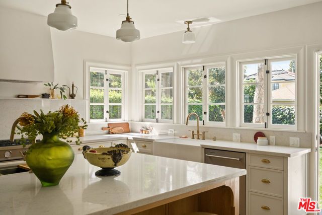 827 Lorraine Boulevard, Los Angeles, CA 90005