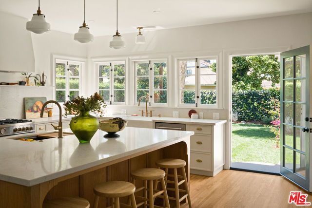 827 Lorraine Boulevard, Los Angeles, CA 90005