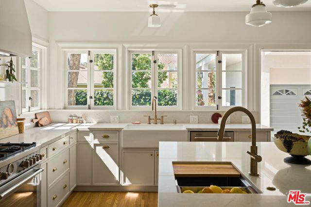 827 Lorraine Boulevard, Los Angeles, CA 90005