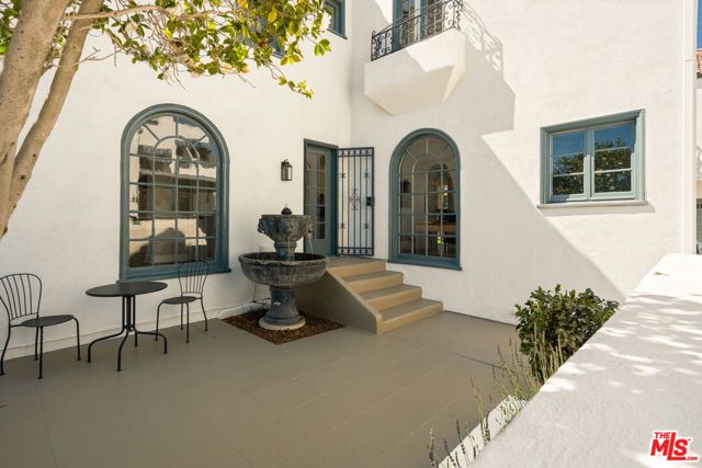 827 Lorraine Boulevard, Los Angeles, CA 90005