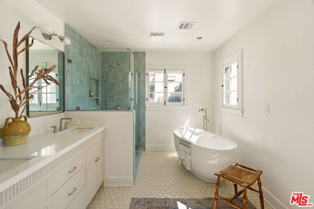 827 Lorraine Boulevard, Los Angeles, CA 90005