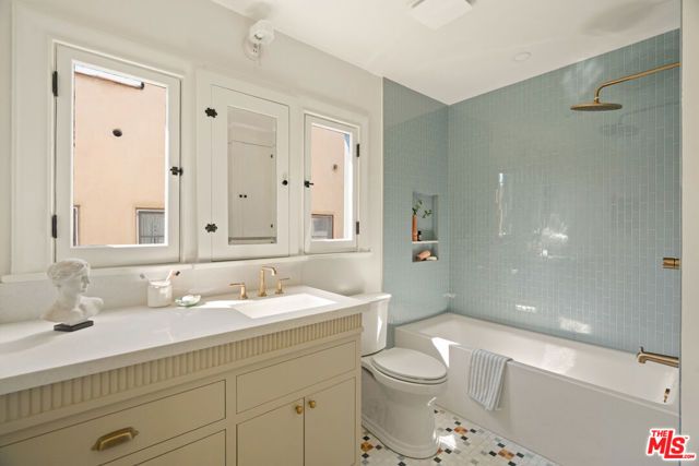 827 Lorraine Boulevard, Los Angeles, CA 90005