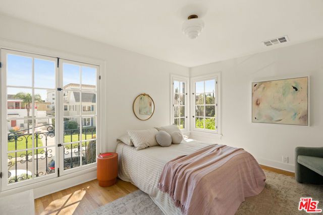 827 Lorraine Boulevard, Los Angeles, CA 90005