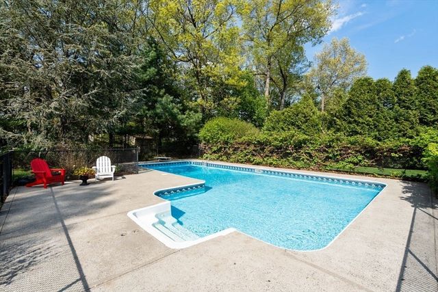 119 Pineridge Drive, Westfield, MA 01085