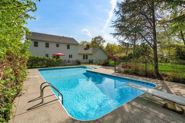 119 Pineridge Drive, Westfield, MA 01085