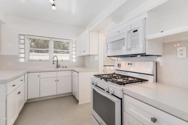 1726 N Vista Street, Los Angeles, CA 90046