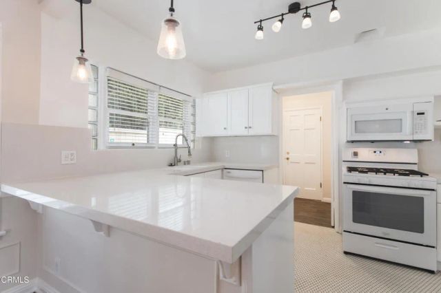 1726 N Vista Street, Los Angeles, CA 90046