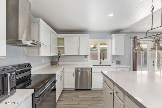 8051 W MARIPOSA Drive, Phoenix, AZ 85033