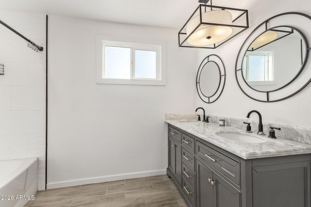 8051 W MARIPOSA Drive, Phoenix, AZ 85033