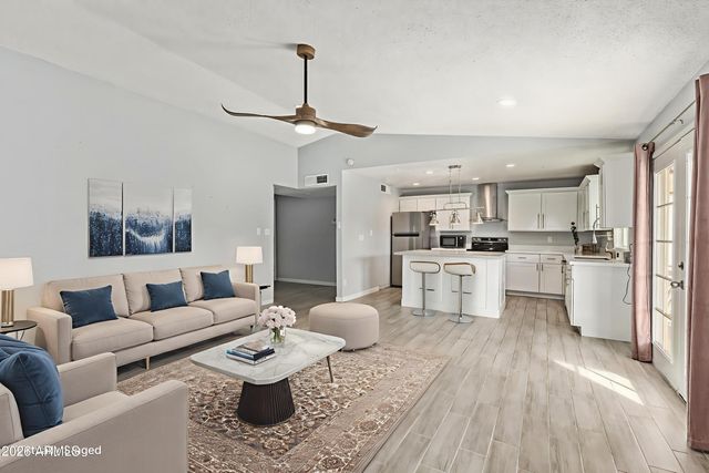 8051 W MARIPOSA Drive, Phoenix, AZ 85033