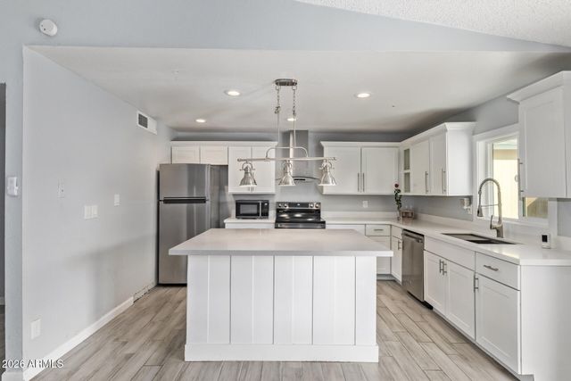 8051 W MARIPOSA Drive, Phoenix, AZ 85033