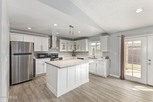 8051 W MARIPOSA Drive, Phoenix, AZ 85033