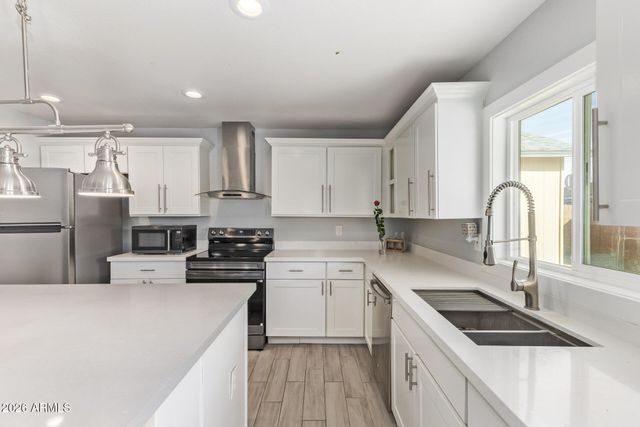 8051 W MARIPOSA Drive, Phoenix, AZ 85033